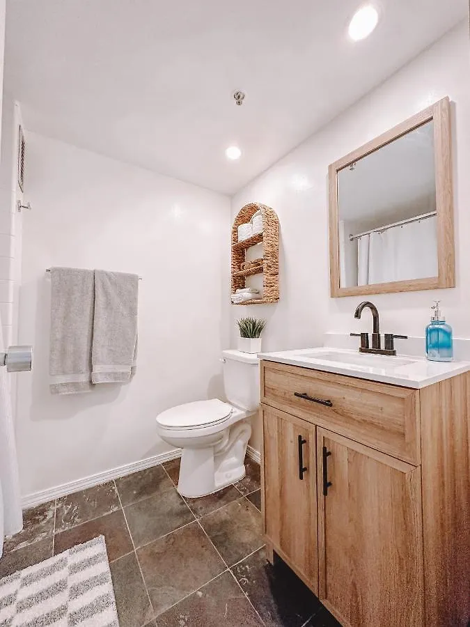 Modern Studio - Heart Of Waikiki With Parking! Honolulu